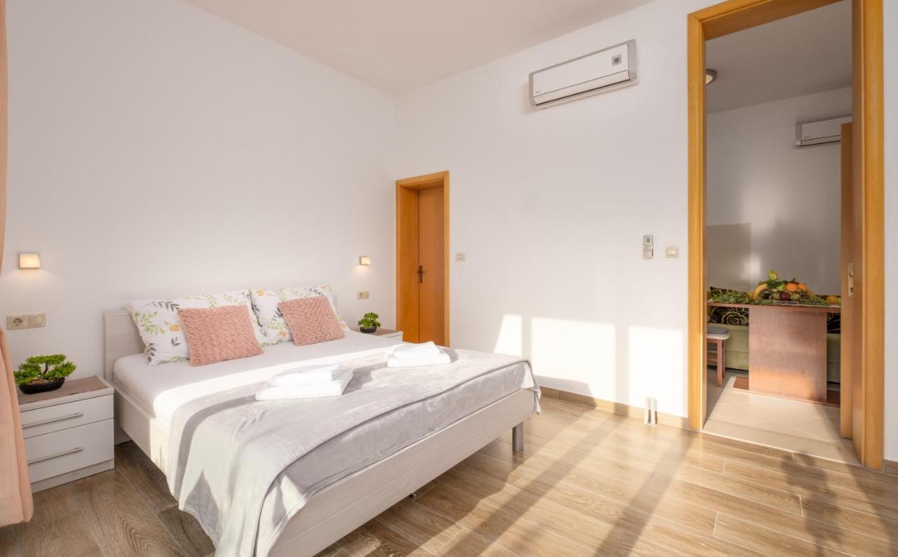 Studio Apartment Brigita มลินี ภายนอก รูปภาพ
