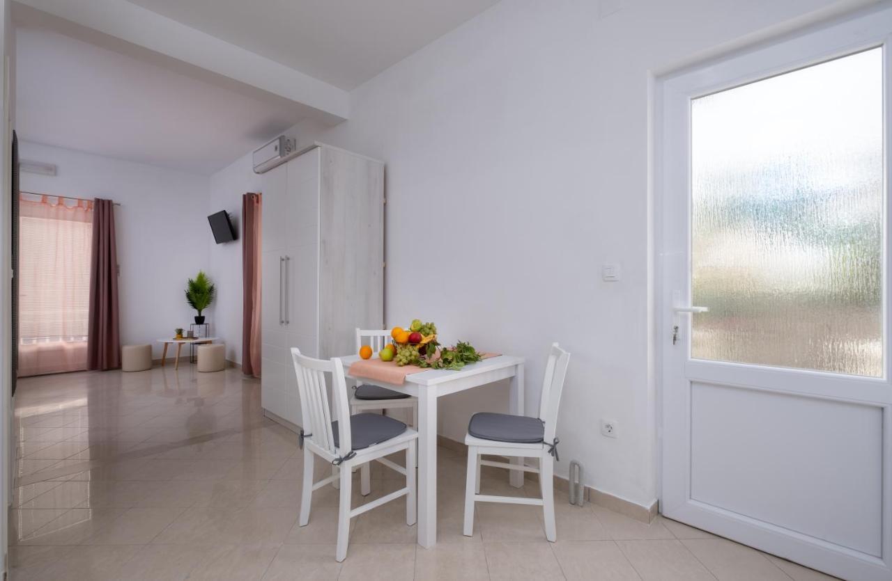 Studio Apartment Brigita มลินี ภายนอก รูปภาพ